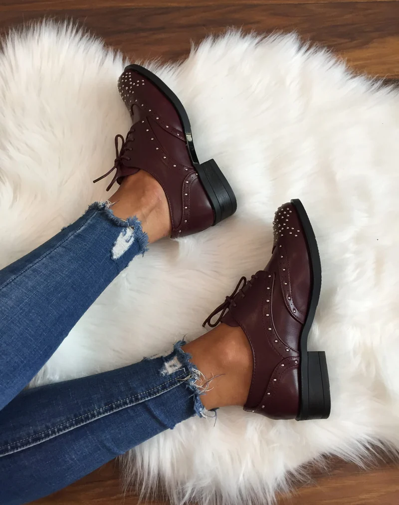 Derbies bordeaux cloutées