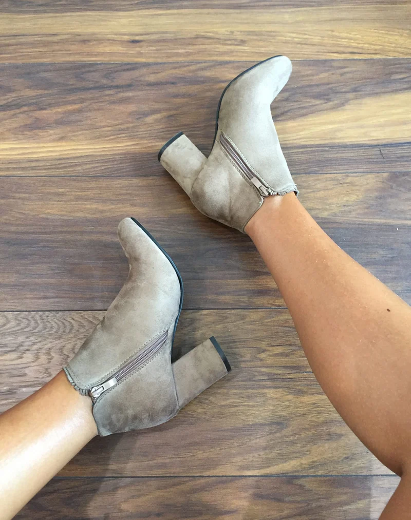Bottines taupes à petit talon