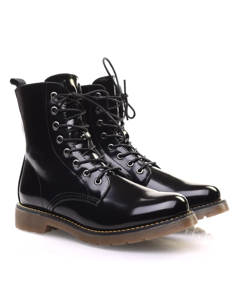 Chaussures montantes vernis noires