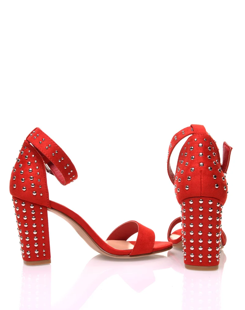 Sandales cloutées rouges