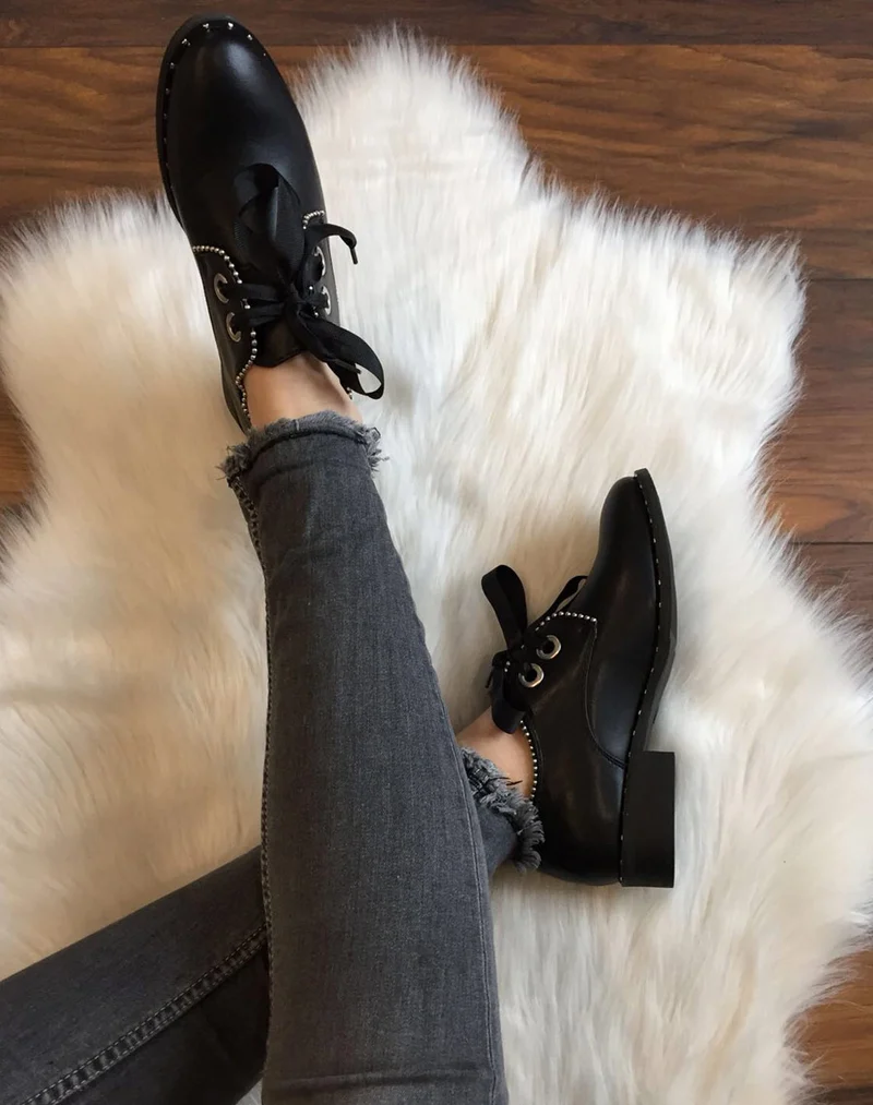 Derbies noires cloutés