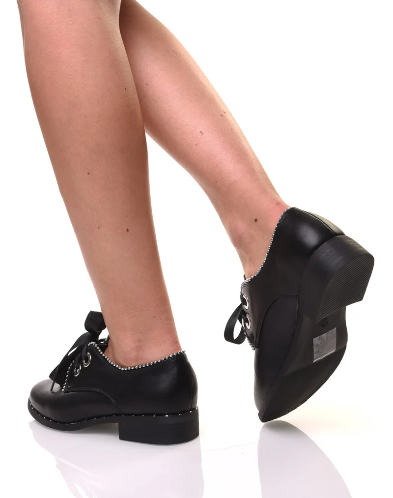 Derbies noires cloutés