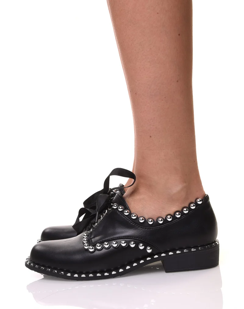 Derbies noires cloutés