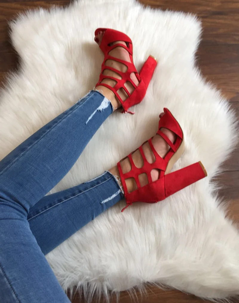 Sandales à talons en suédine rouges