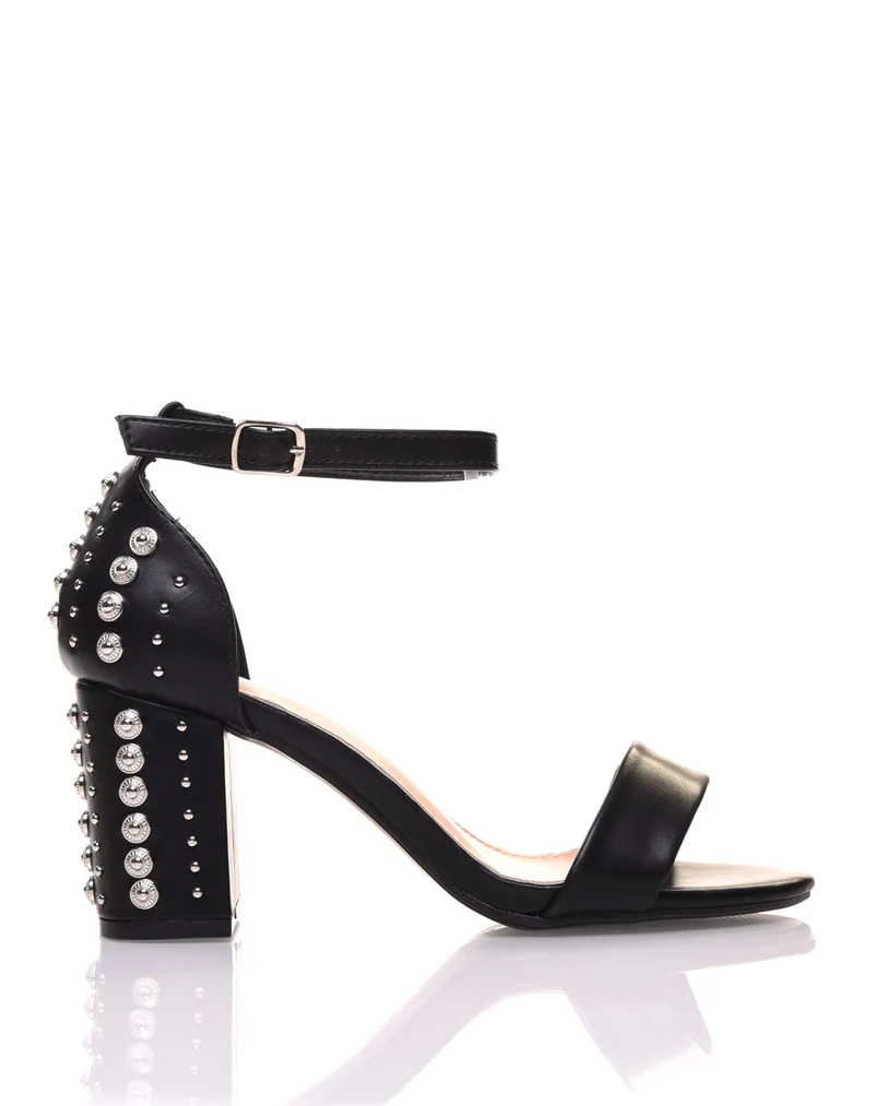 Sandales ouvertes et cloutés à talons noires