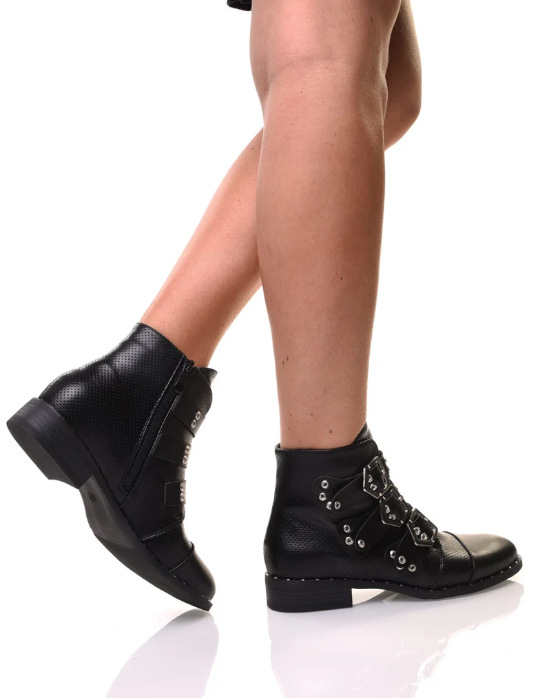 Bottines noires cloutées et perforées