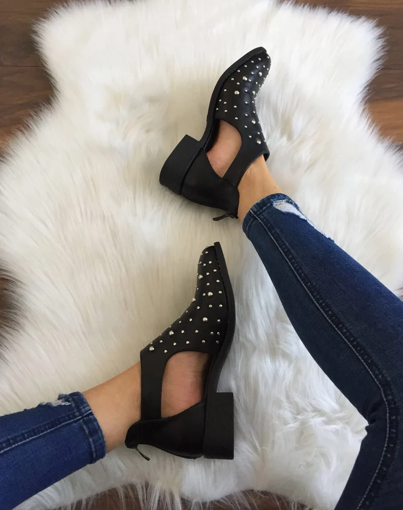 Bottines noires cloutées