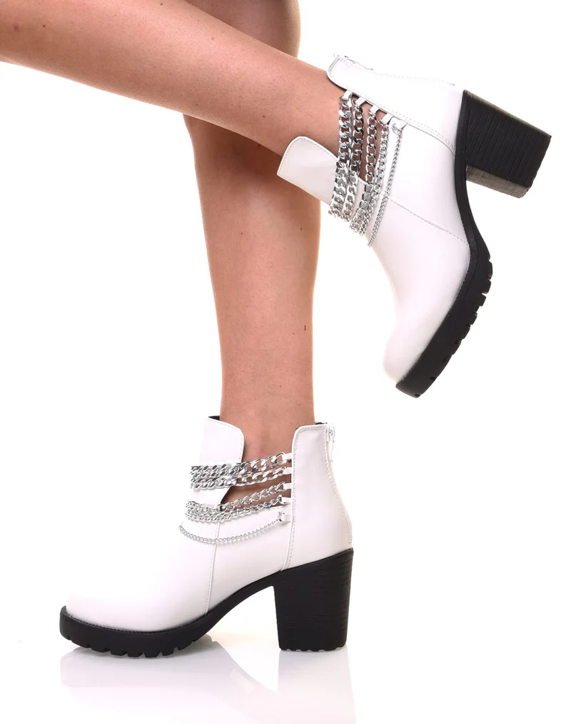 Bottines blanches avec des chaines