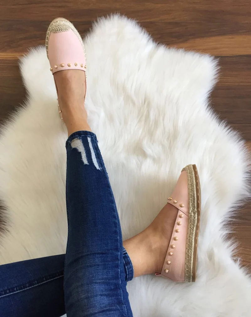 Espadrilles roses ornées de perles