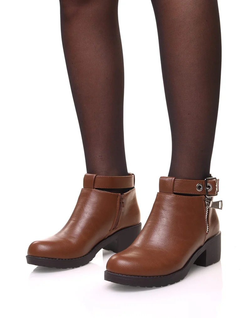 Bottines camel à boucles chevilles