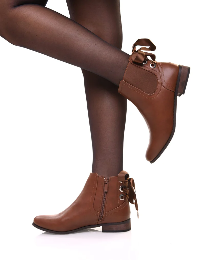 Chelsea boots camel à oeillets et noeud