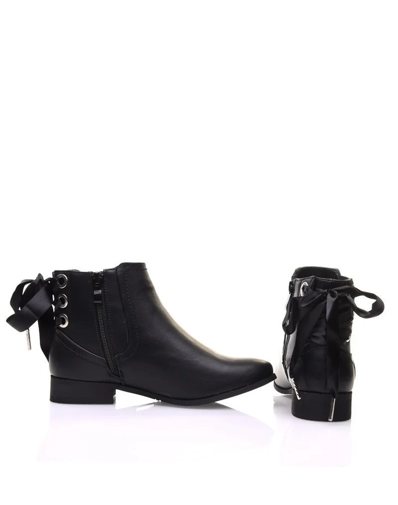 Chelsea boots noires à oeillets et noeud
