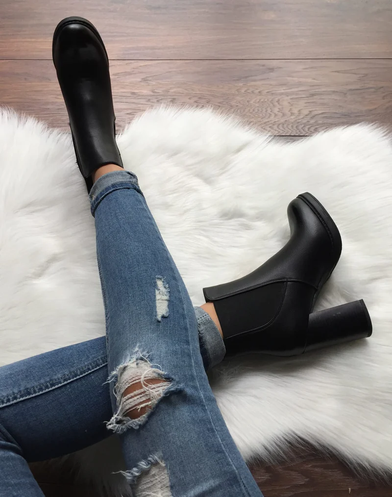 Bottines noires semi-montantes élastiques