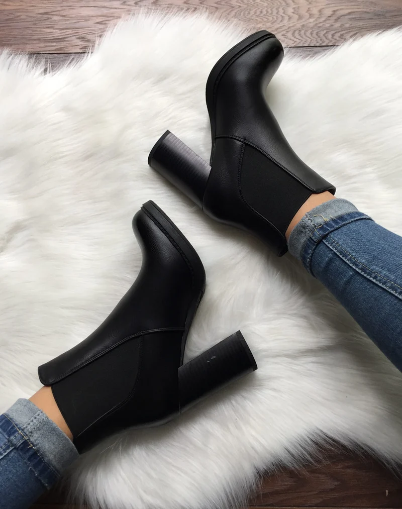 Bottines noires semi-montantes élastiques