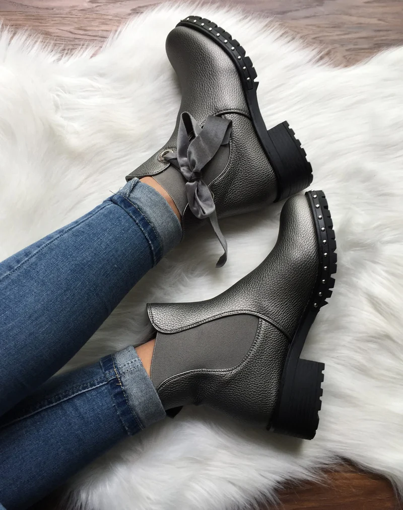 Bottines argentées à noeud