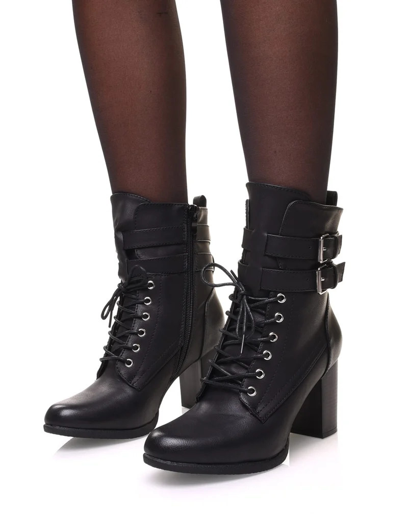 Bottines noires à talons lacées
