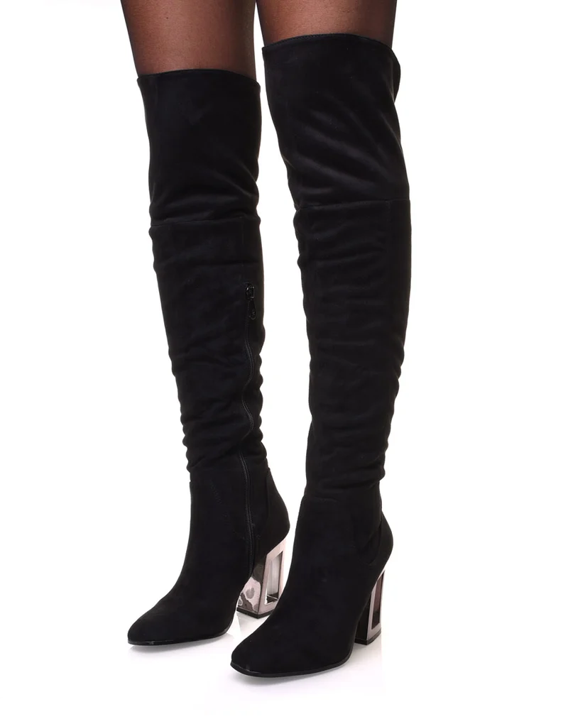 Cuissardes noires à talons graphiques métallisés