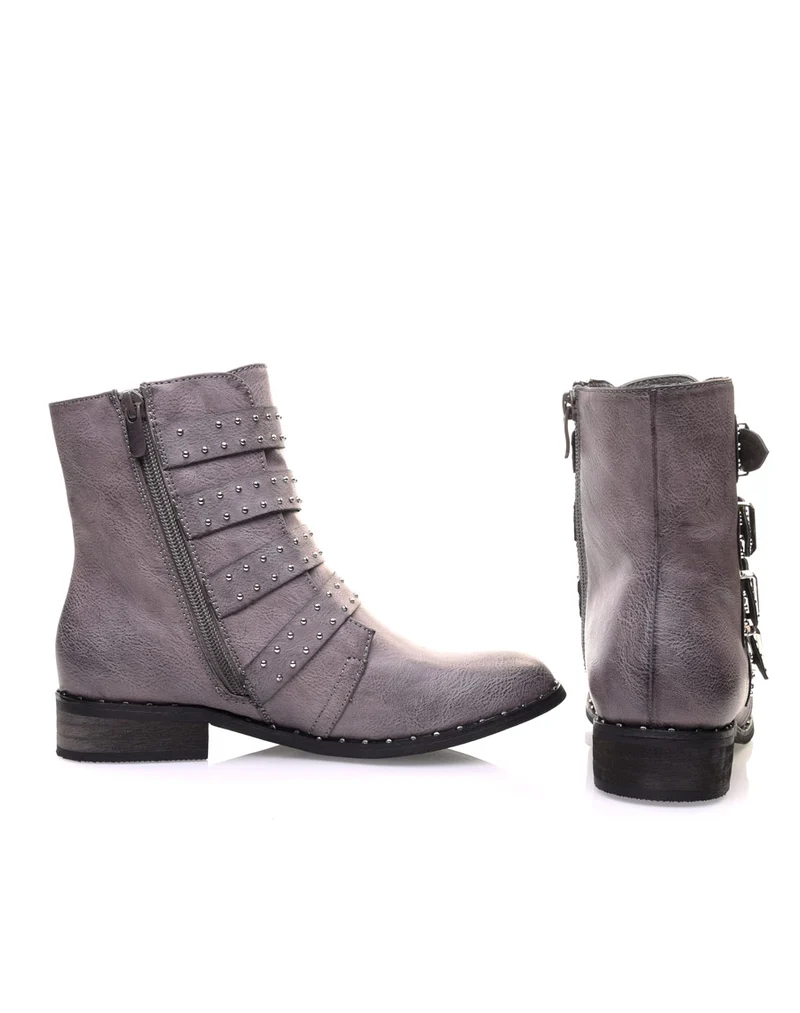 Bottines à brides grises ornées de clous