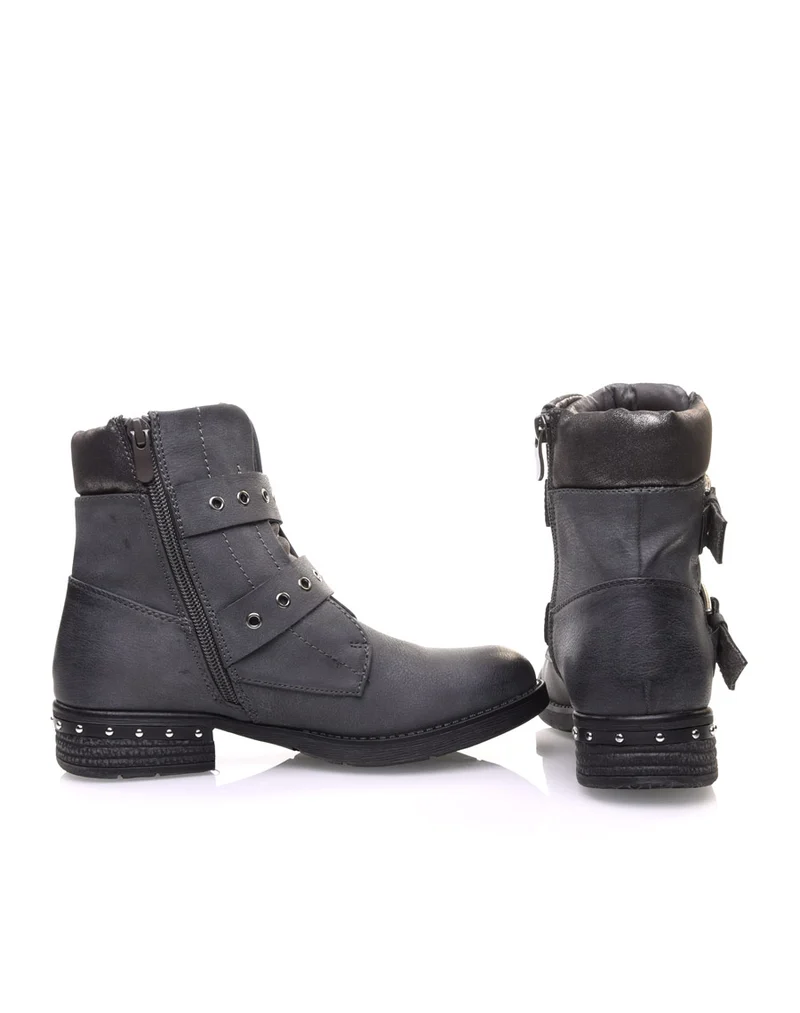 Boots grises à sangles bouclées