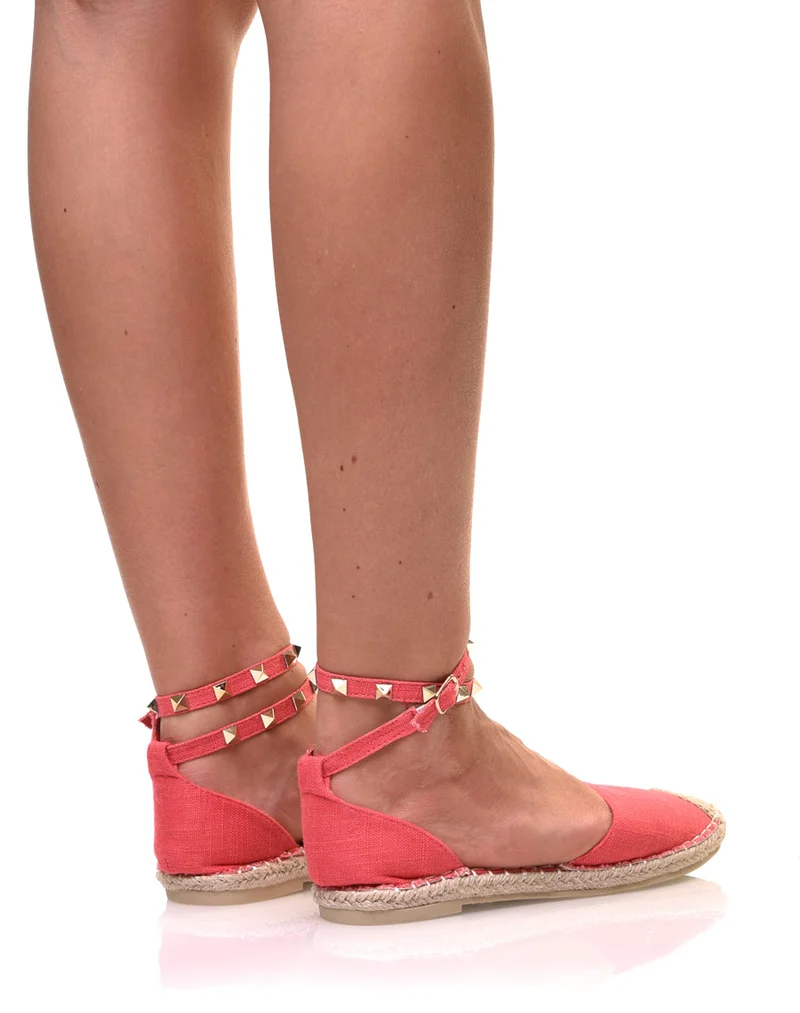 Espadrilles rouges cloutées à bout fermé