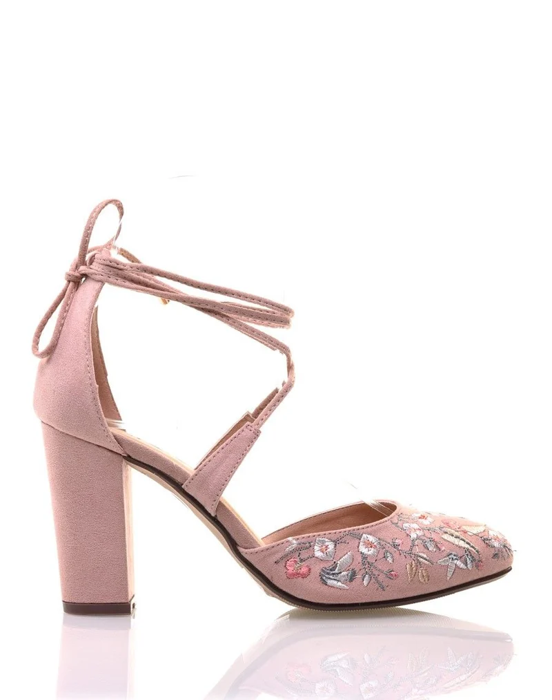 Sandales à talons rose à broderies