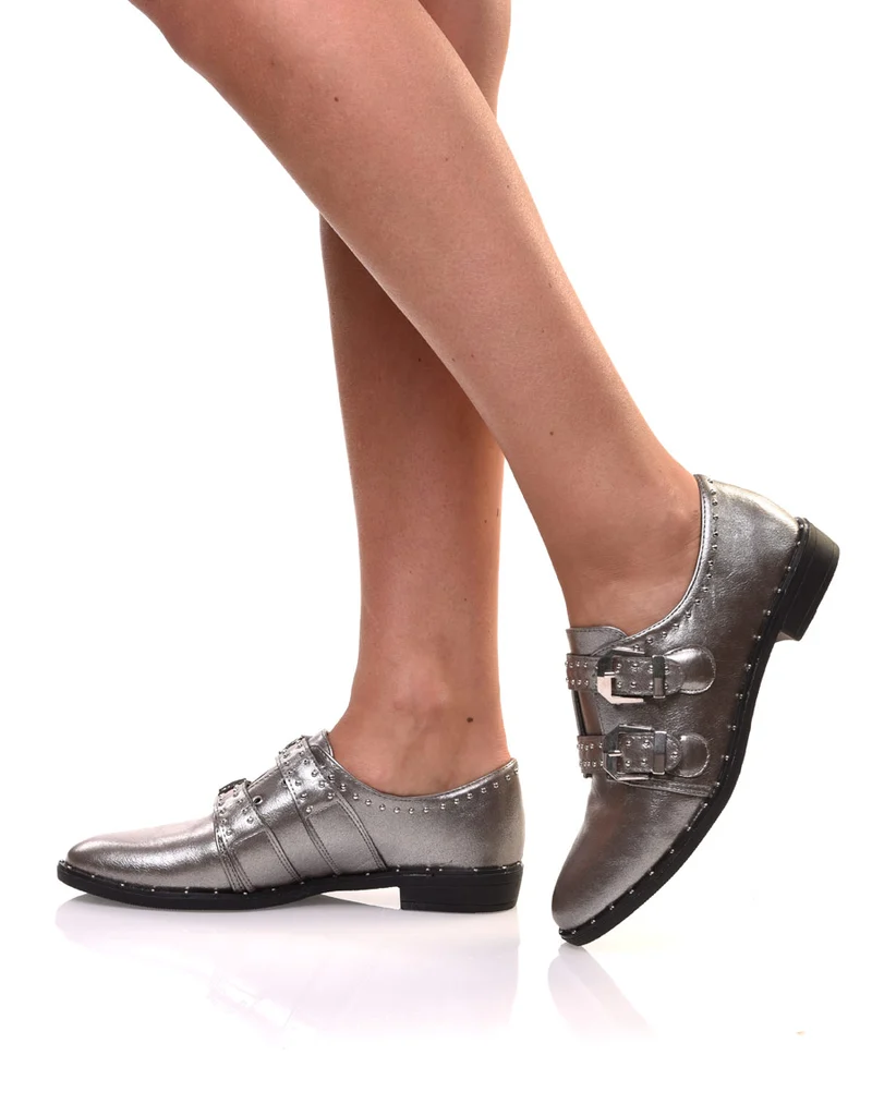 Derbies grises cloutées à boucles