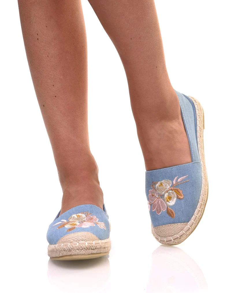 Espadrilles bleues brodées