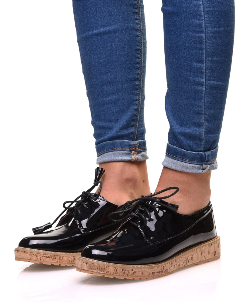 Derbies noires vernies à talon compensé