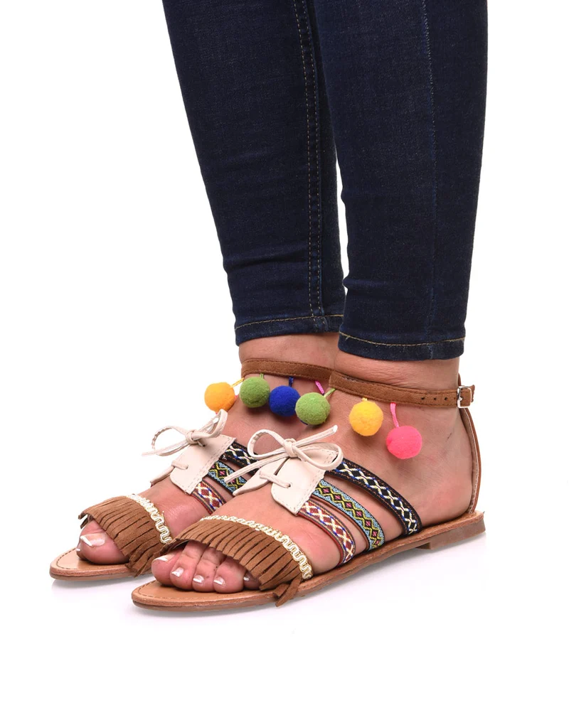 Nu-pieds beiges à multiples détails