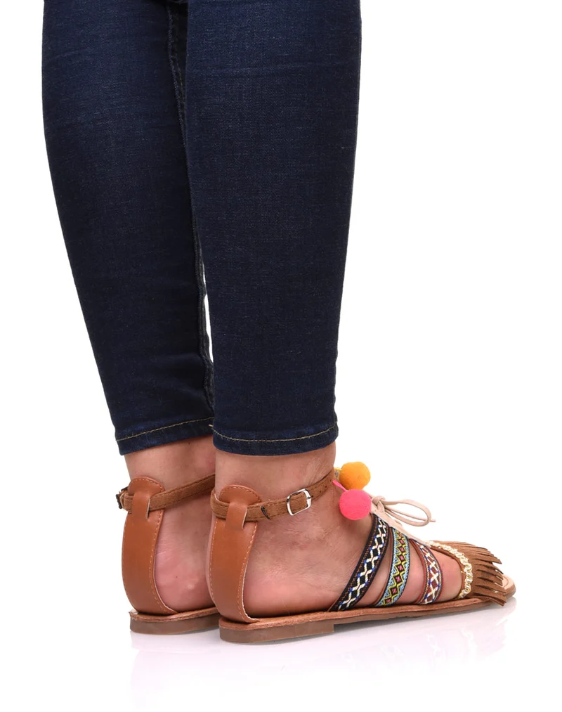 Nu-pieds beiges à multiples détails