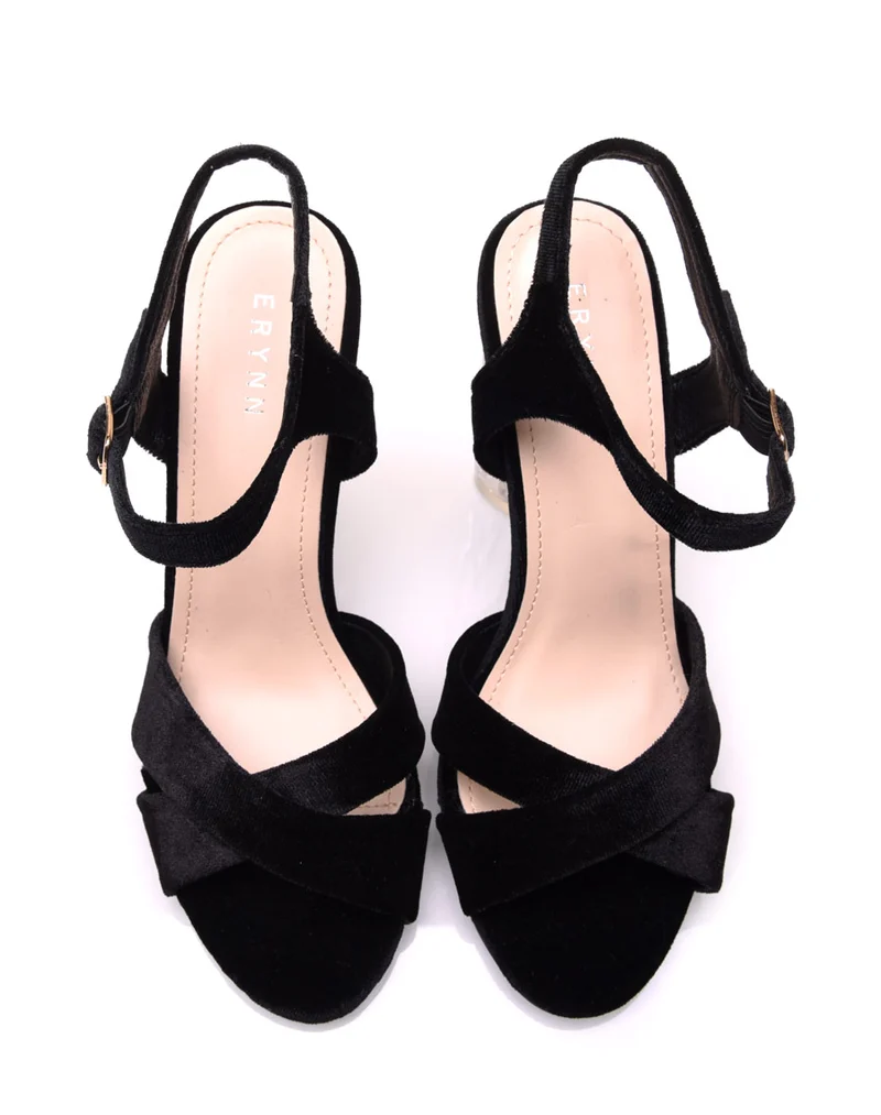 Sandales noires en velours à talons transparents