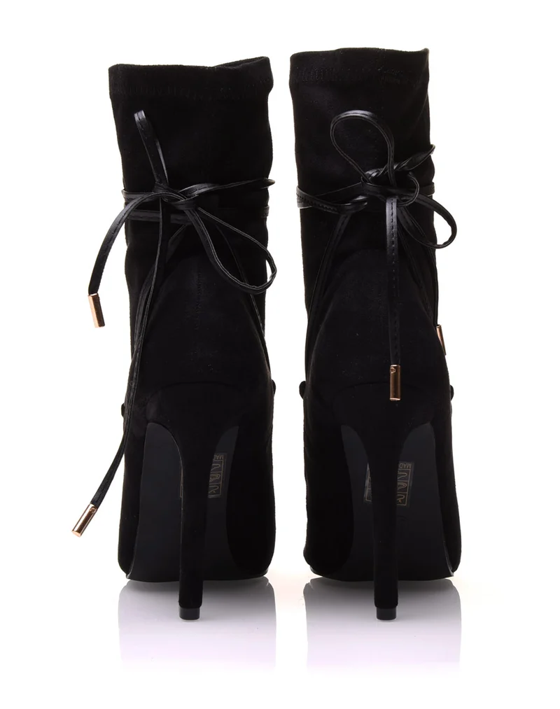 Bottines noires à talons aiguilles