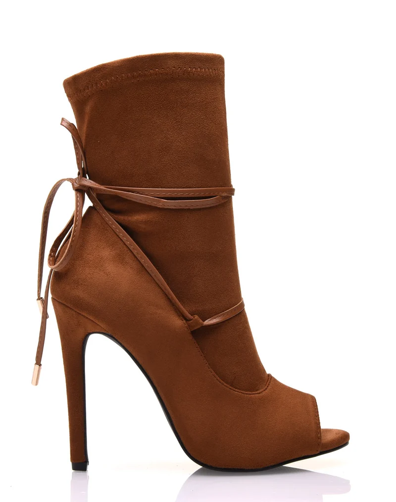 Bottines camel à talons aiguilles