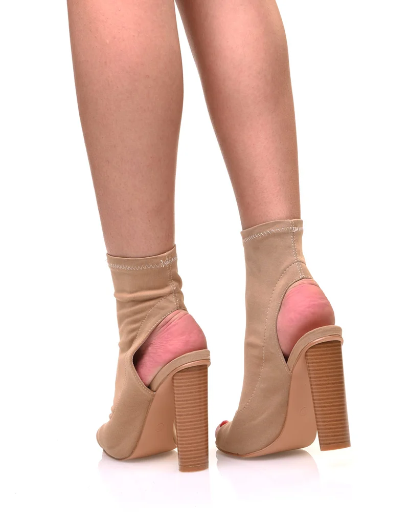 Bottines chaussettes beiges à talons