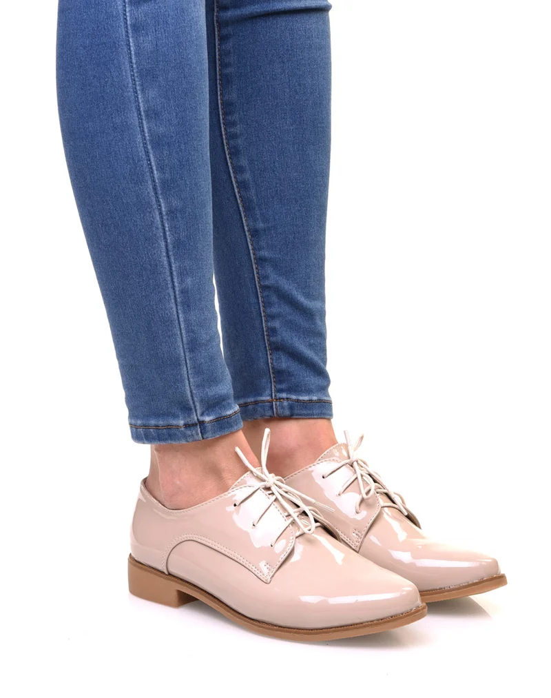 Derbies beige vernis