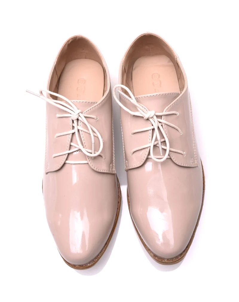 Derbies beige vernis