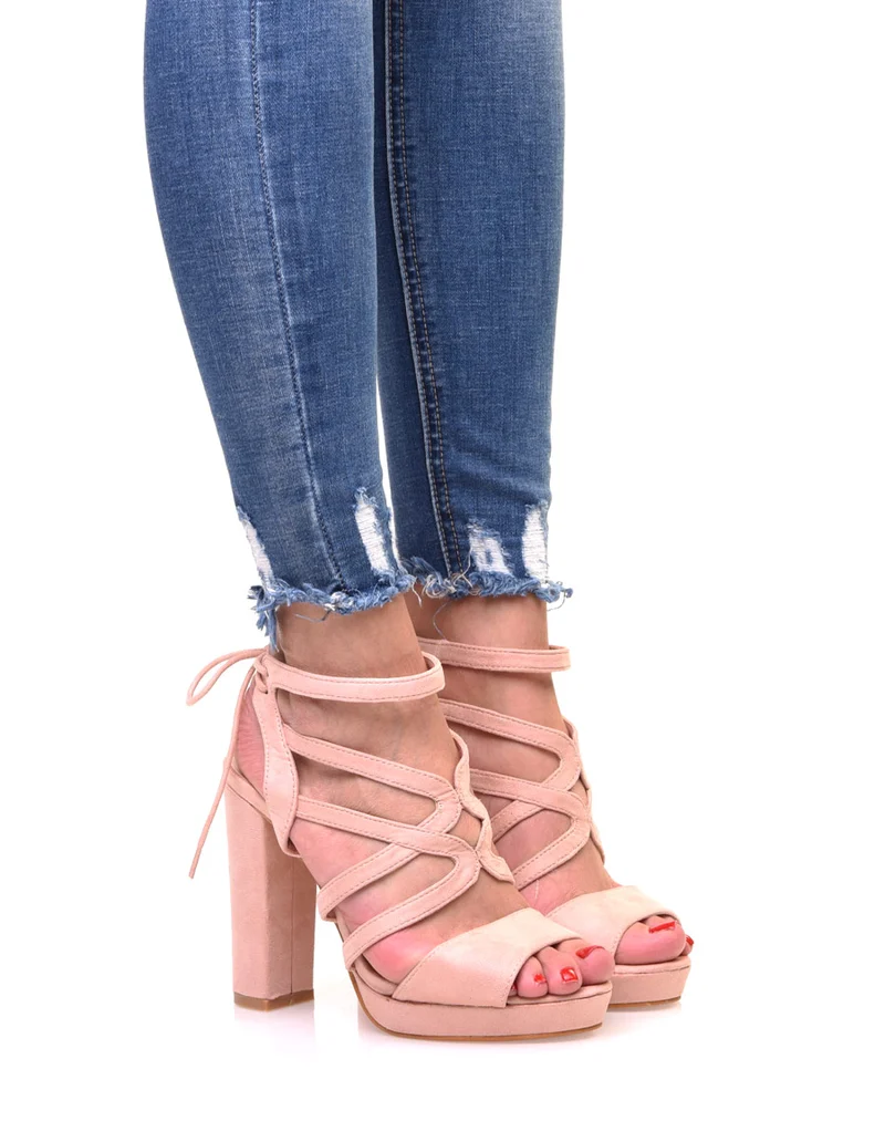 Sandales roses en suédine à talons épais