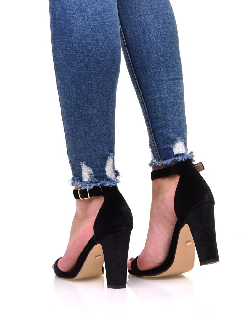 Sandales en velours noires à talons