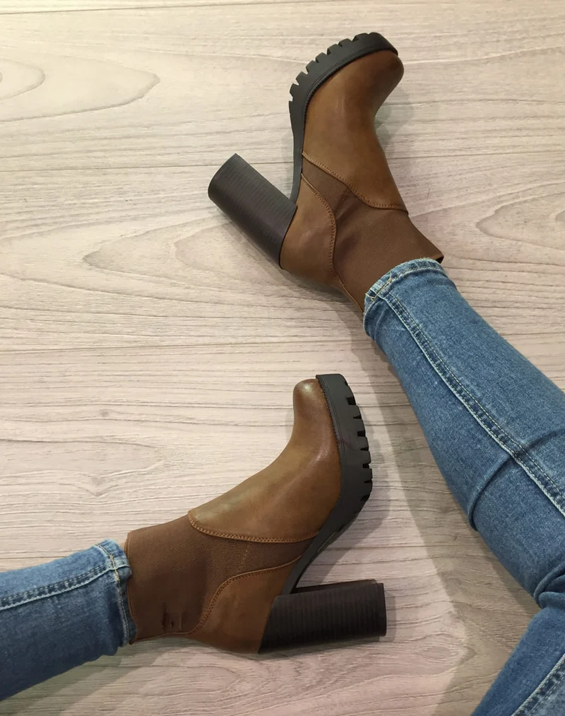 Bottines Chelsea à talons hauts camelles