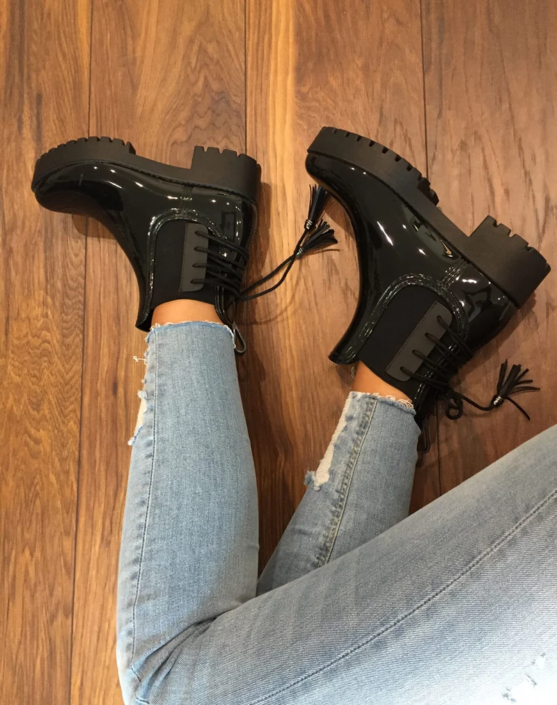 Bottines de pluie noires avec lacet