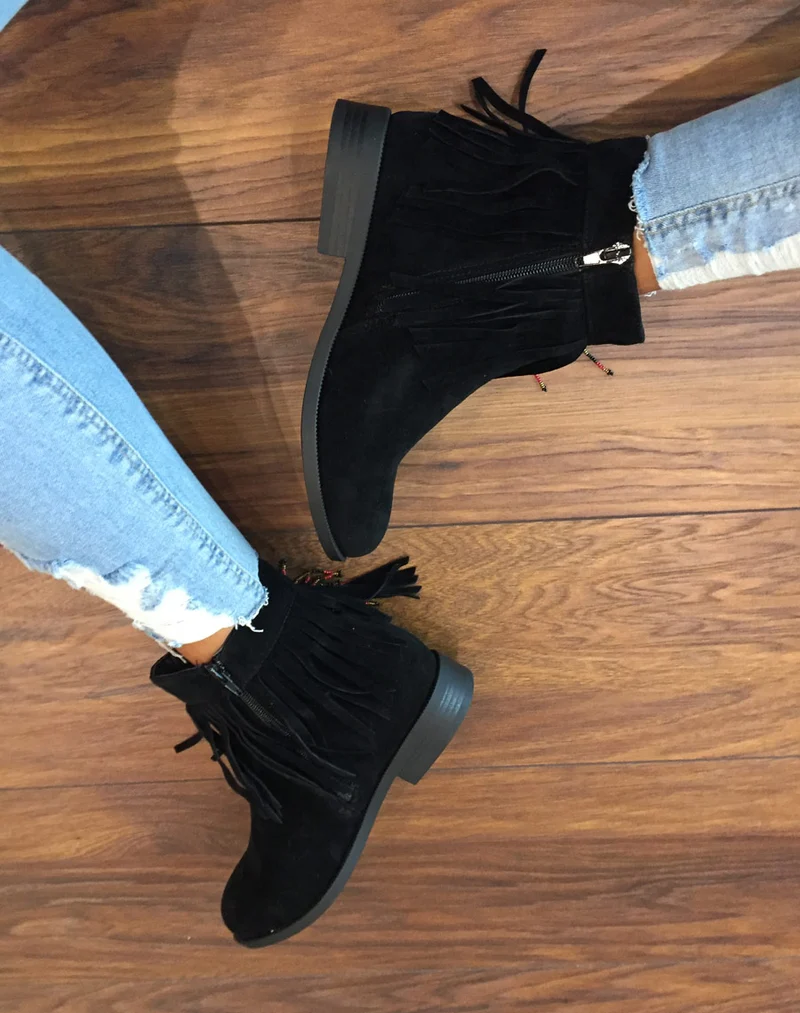 Bottines noires à franges et perles