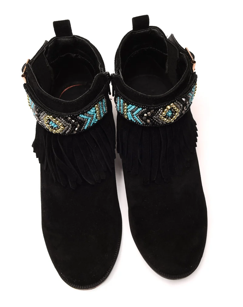 Bottines noires à franges et lanière perlée