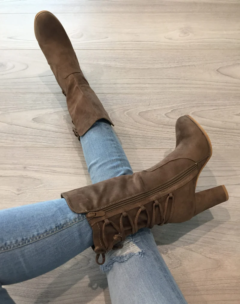 Bottines hautes suédines taupes avec lacet arrière