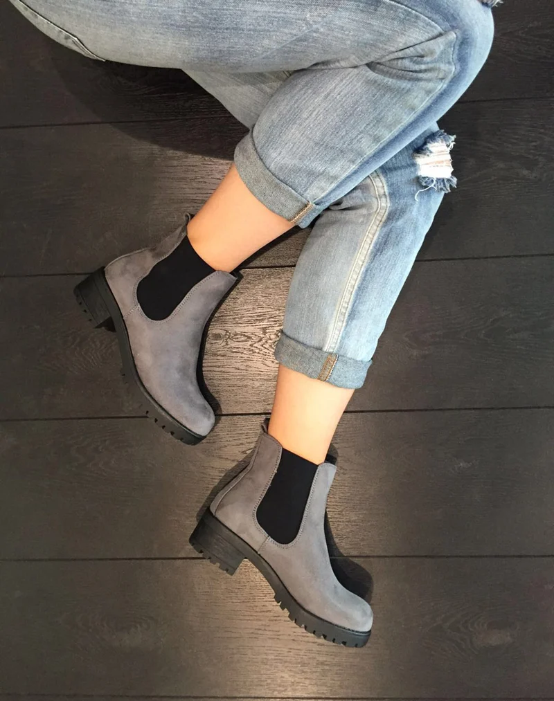 Bottines grises avec semelle crantée & petit talon