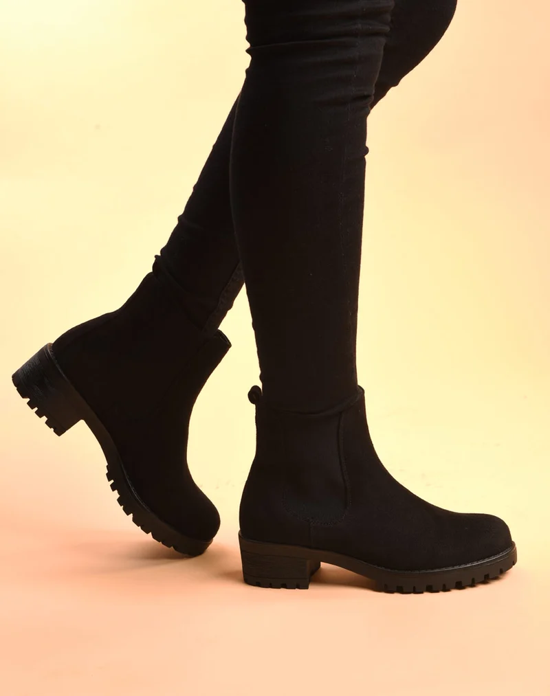 Bottines noires avec semelle crantée & petit talon
