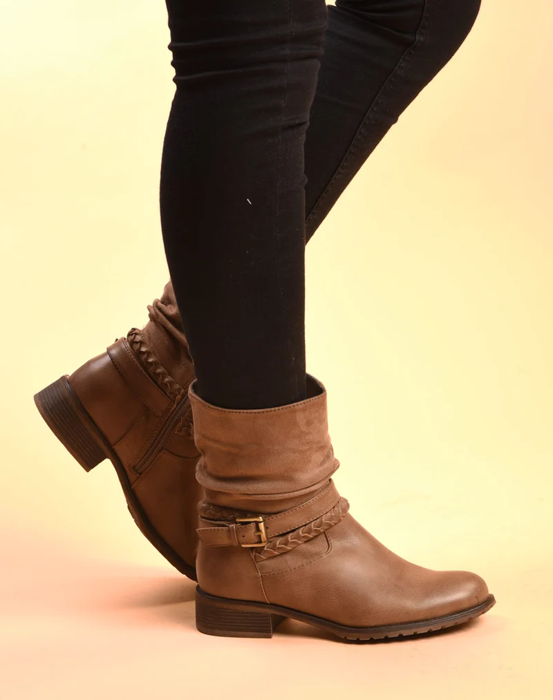 Bottines plates taupes avec lanières multiples et bi matières