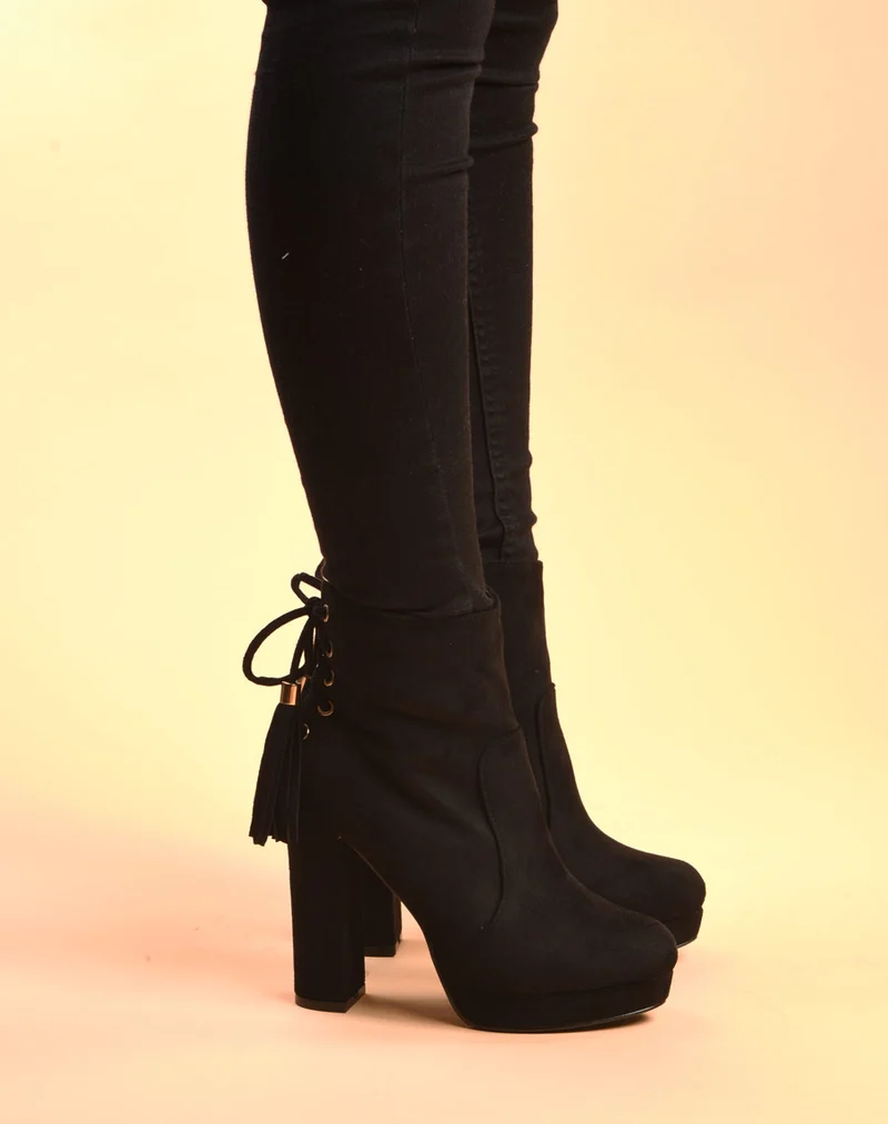 Bottines noires à talons hauts et plateforme