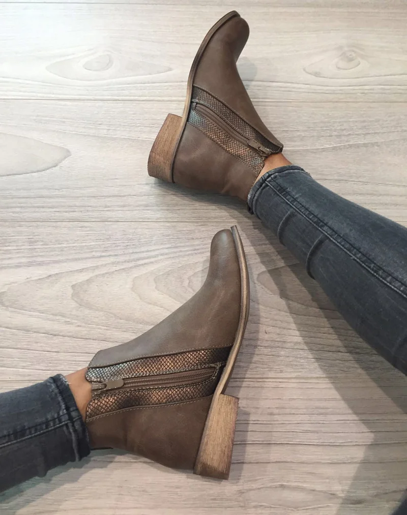 Bottines plates taupes avec motifs python