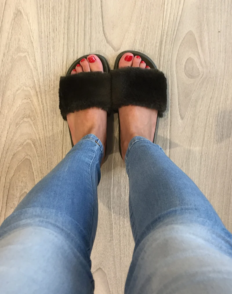 Claquettes kaki à fourrure