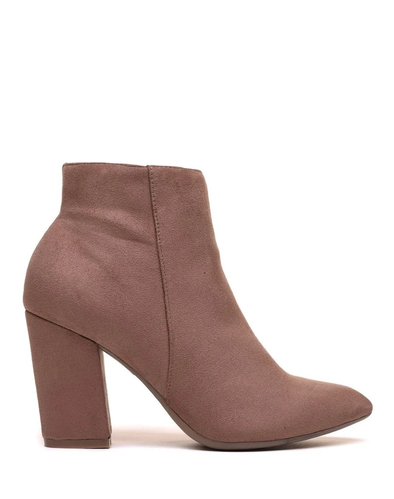 Bottines en suédine taupes à talons